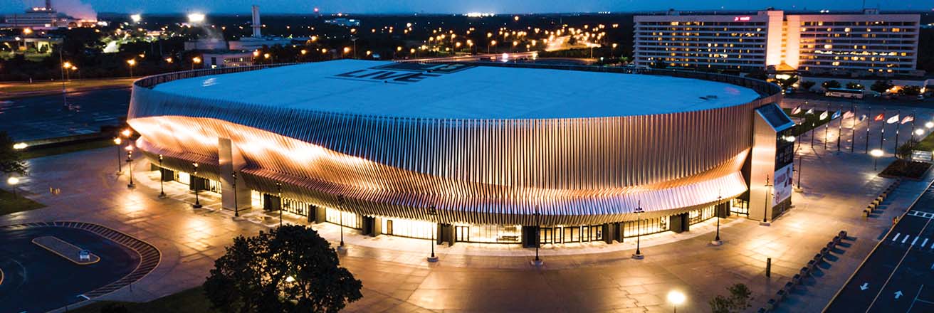 Alucobond_Nassau_Coliseum_Jamey_Price
Coliseum lit up against a night skyline