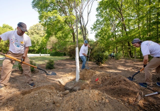 As communities across the United States celebrate America's 250th anniversary, PPG employees are helping ensure the places we call home are ready to shine through a partnership with Keep America Beautiful®.