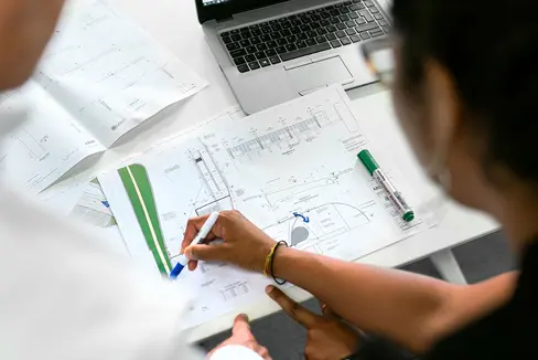 Wobi, abgeschlossene Renovierung von zwei Wohnanlagen in Meran