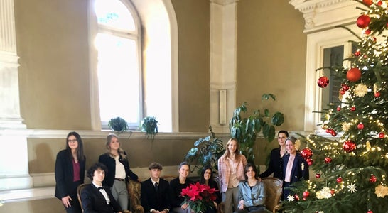 Foto Gruppe von Schüler:innen, welche die Mittelschulbesuche gemacht haben Foto Gruppe von Schüler:innen, welche die Mittelschulbesuche gemacht haben