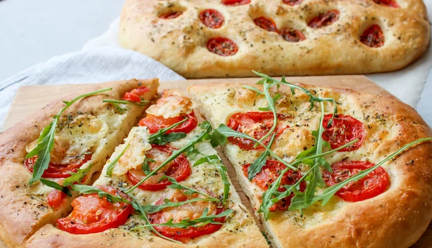 focaccia-pizza-pomodori-rucola