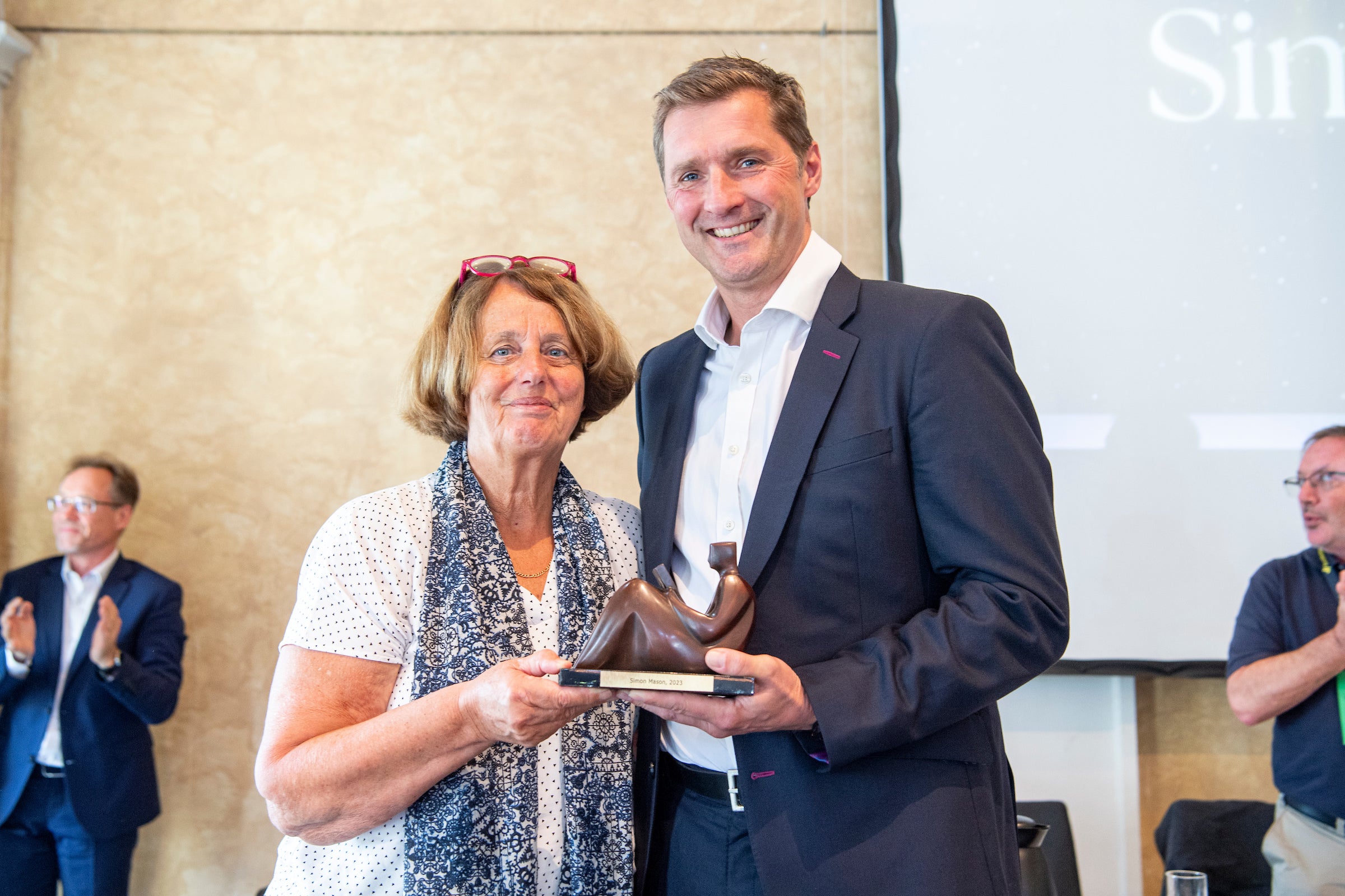 Simon Mason honoured by EuroHockey Honourary Life President Marijke Fleuren
