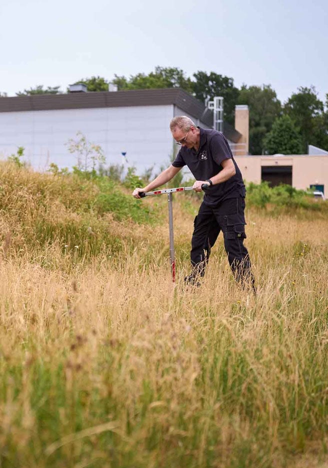 Evides medewerker in het veld