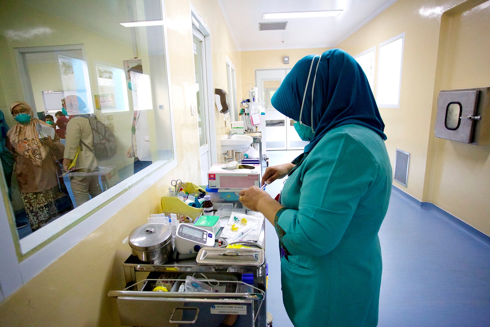 Nurse in a hospital in Jakarta. Credit: EOCRU.