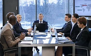 Short course card image to illustrate Leadership in the digital world