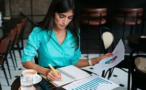 Short course card image to illustrate Evaluating financial performance