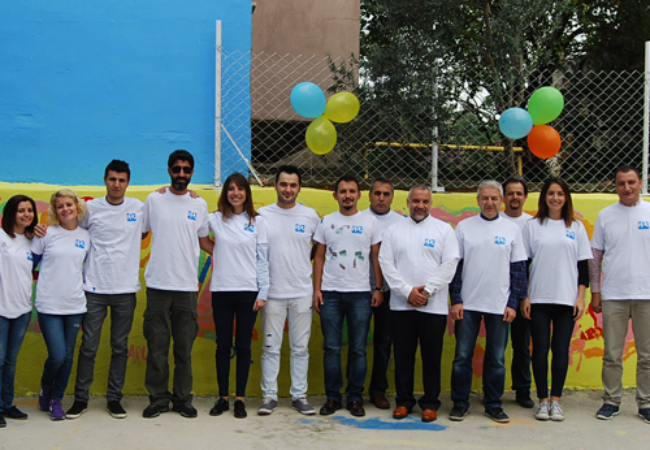 Team of volunteers happy to work in Bursa 