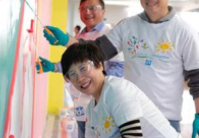 volunteers painting mural in Tianjin, China 