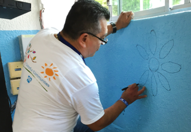 Man drawing flower on wall in Monterrey, Mexico 