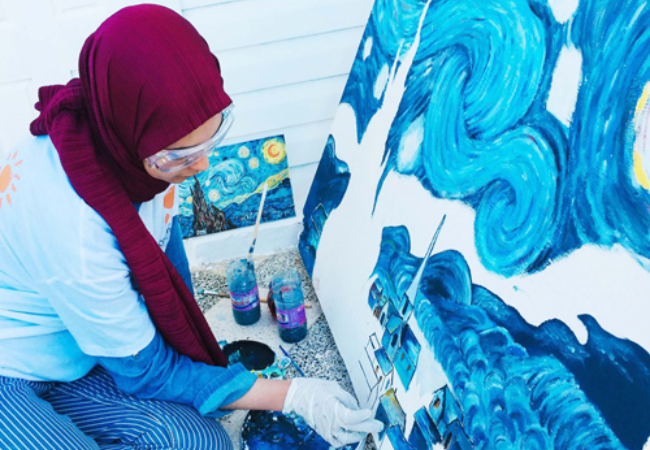 Girl painting van goh mural starrynight