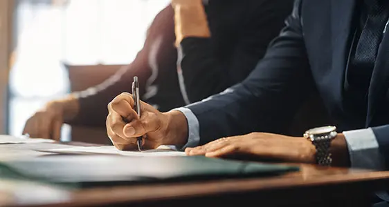 Beschlüsse und Dekrete