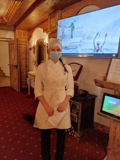 „Die Arbeit in der Küche eines Hotels war sehr lehrreich und hat meinen Wunsch verstärkt, Köchin zu werden.“ „Die Arbeit in der Küche eines Hotels war sehr lehrreich und hat meinen Wunsch verstärkt, Köchin zu werden.“