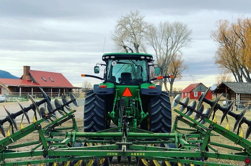 Traktor und Ackermaschine Traktor und Ackermaschine