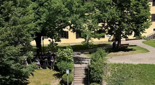 100 Jahre Fachschule für Landwirtschaft, Hauswirtschaft und Ernährung Dietenheim: Das Kunstwerk Kompass und die Schülerinnen und Schüler, die daran mitgewirkt haben. 100 Jahre Fachschule für Landwirtschaft, Hauswirtschaft und Ernährung Dietenheim: Das Kunstwerk Kompass und die Schülerinnen und Schüler, die daran mitgewirkt haben.