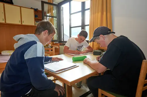 Schüler während der Studierzeit Schüler während der Studierzeit