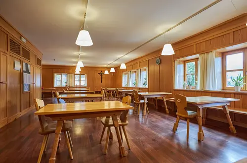 Essenssaal der Fachschule für Hauswirtschaft Dietenheim Essenssaal der Fachschule für Hauswirtschaft Dietenheim