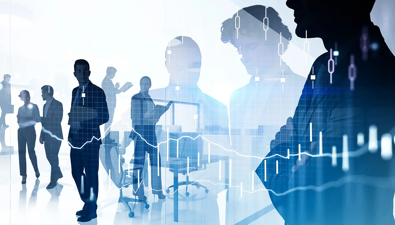 Silhouetten van zakenmensen in overleg, gecombineerd met digitale grafieken en data-visualisaties