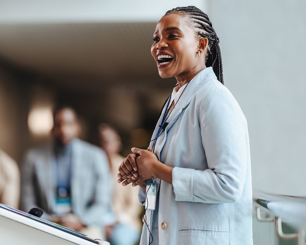 Vrouw straalt Growth Mindset uit