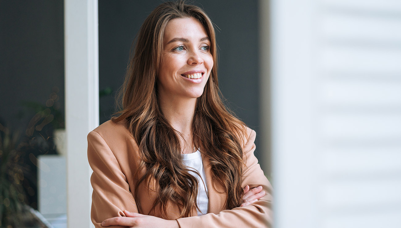 Een vrolijke management assistent