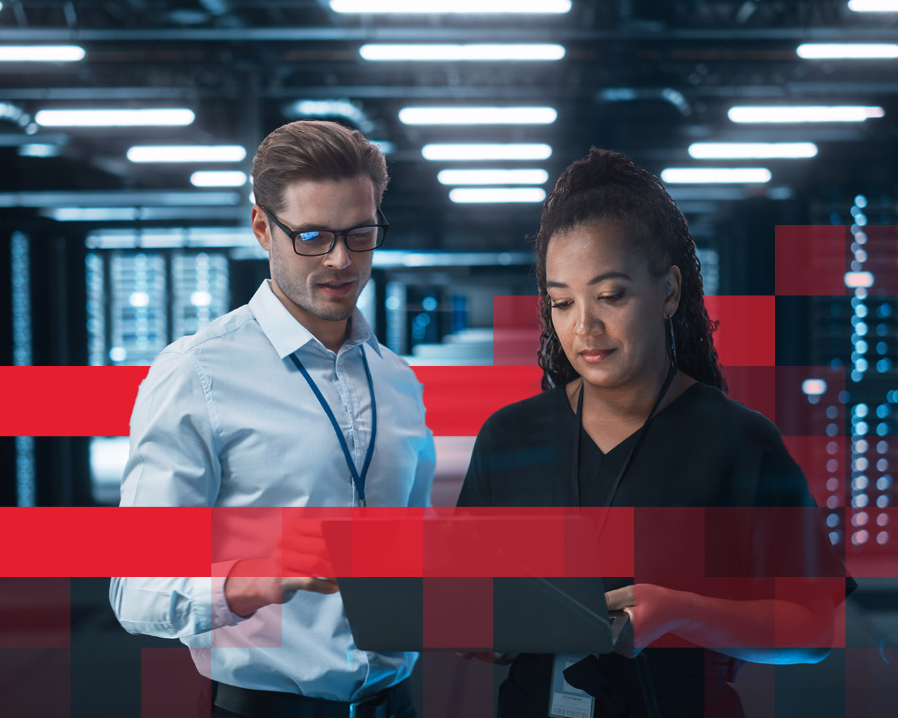 Man en vrouw in IT-setting