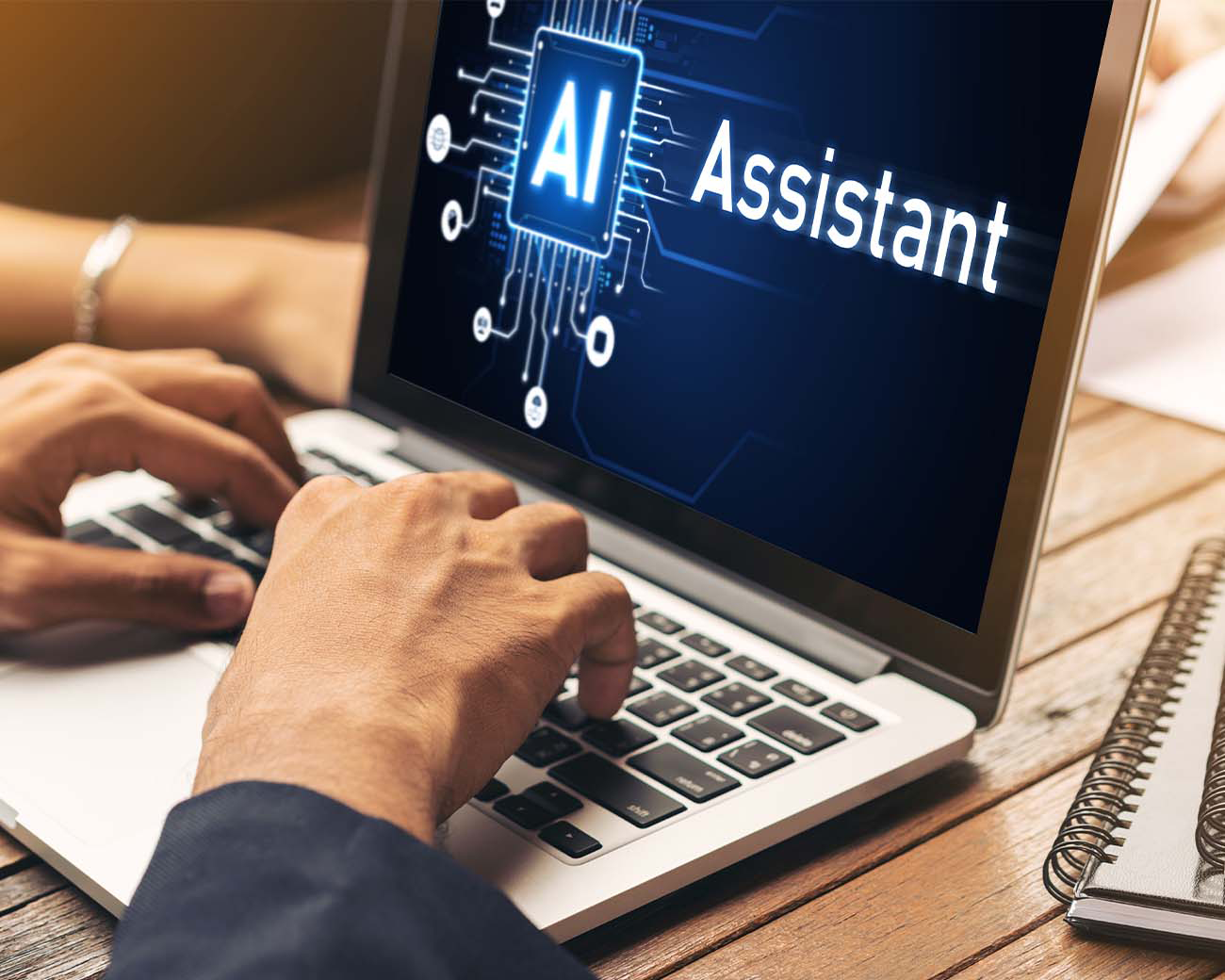 Persoon gebruikt AI Assistant