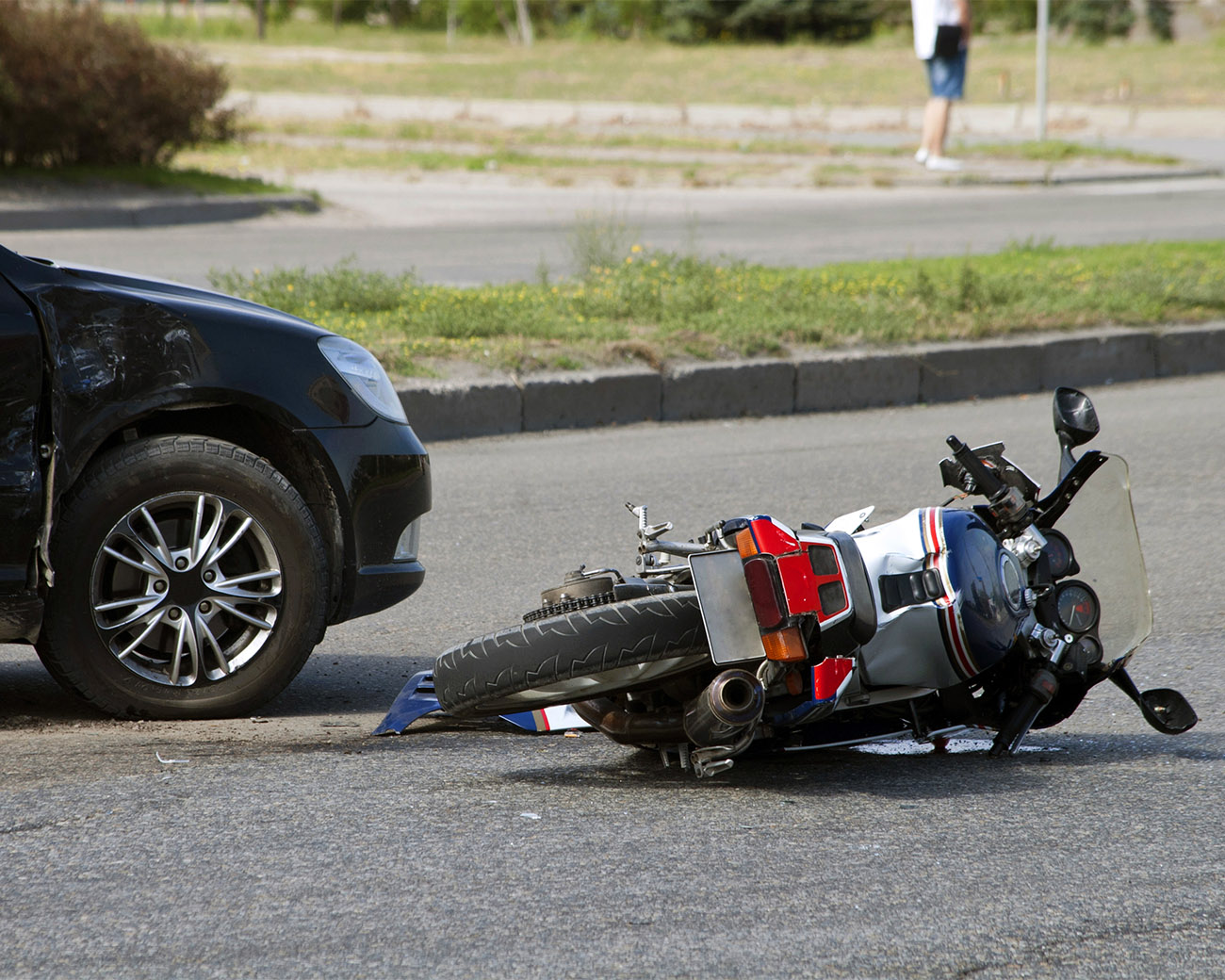 Verkeersongeluk met motorrijtuig en auto