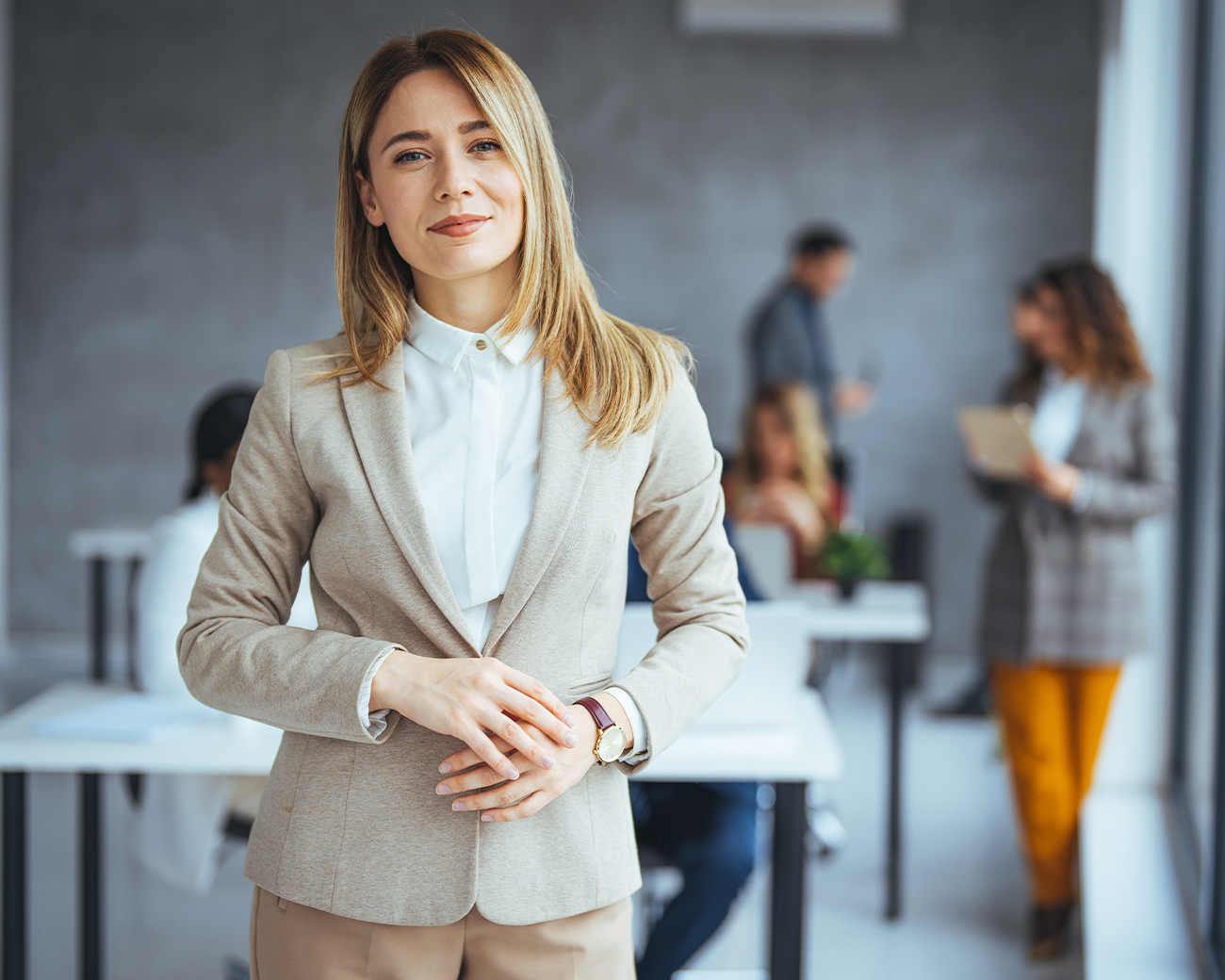 Portretfoto zakenvrouw in werkruimte