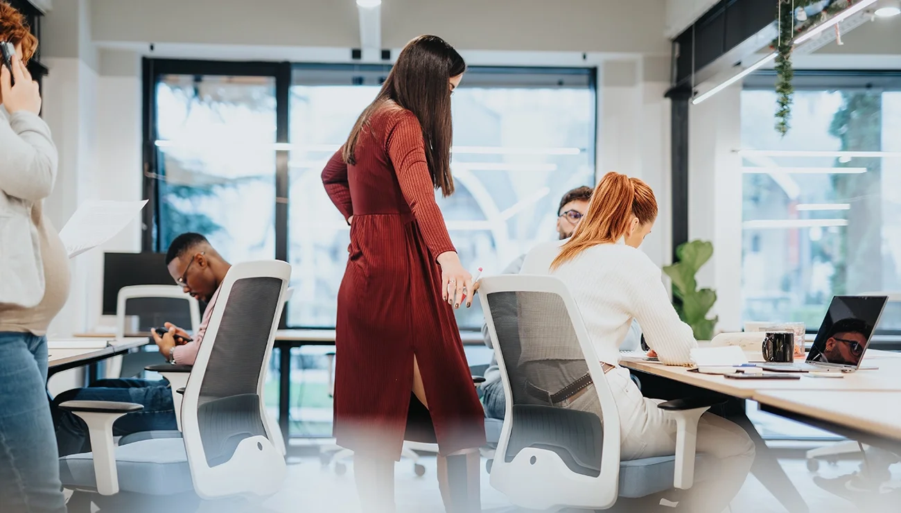 Collega’s bespreken marktanalyses en strategieën
