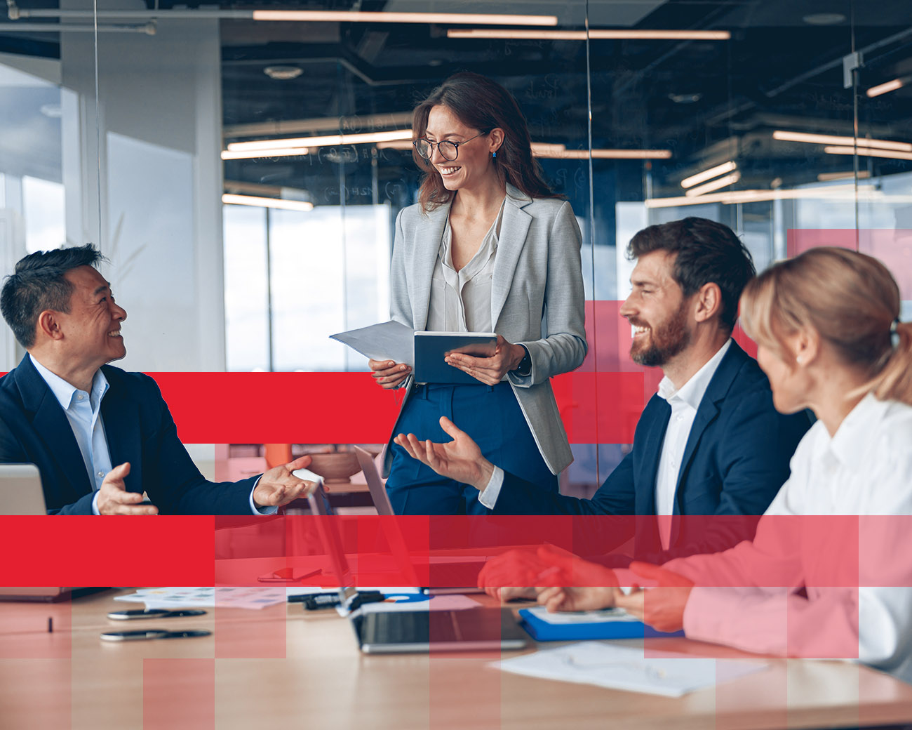 Vrolijke collega's in vergadering