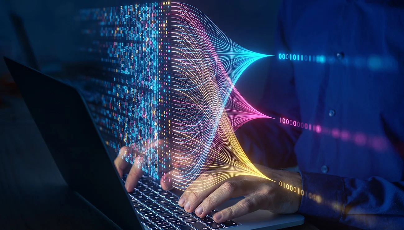 Wetenschapper analyseert en visualiseert complexe data op een computer