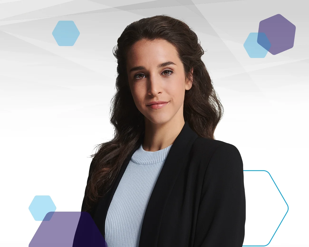 vrouw met colbert aan