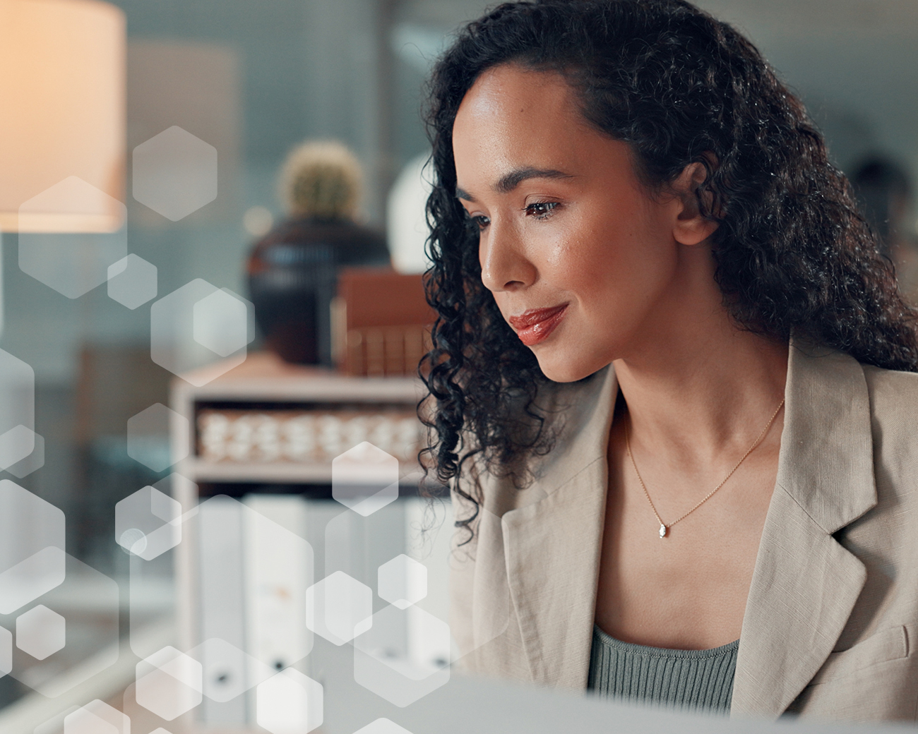 Bussines controller op kantoor werkzaam