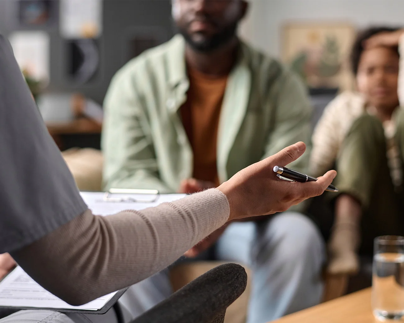 Wmo-consulent op huisbezoek bij cliënten