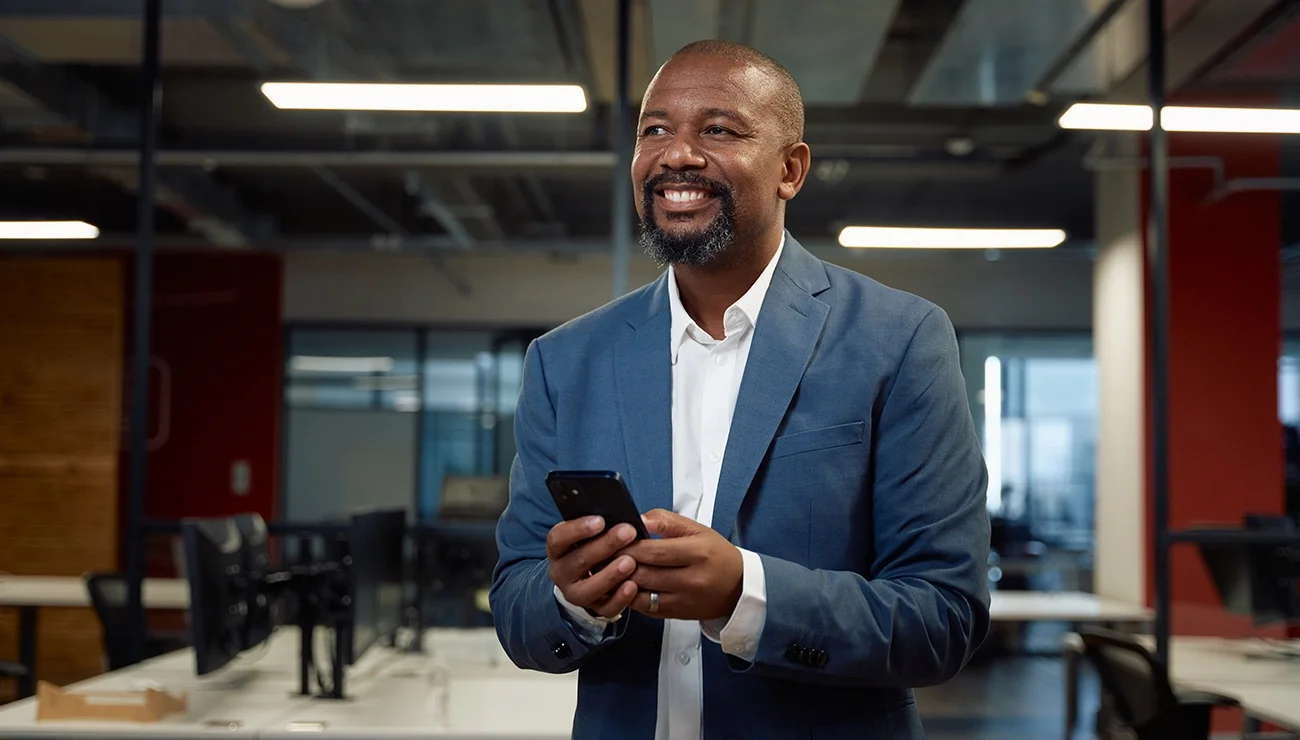 Man met een telefoon
