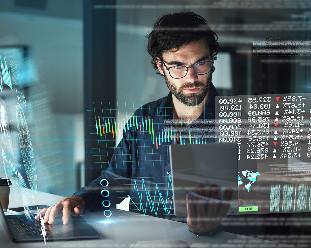 Webanalist bekijkt datastromen