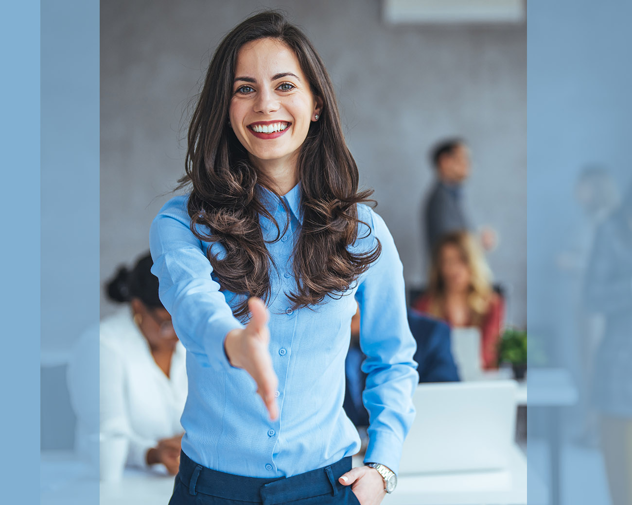 HR-manager in organisatie steekt haar hand uit