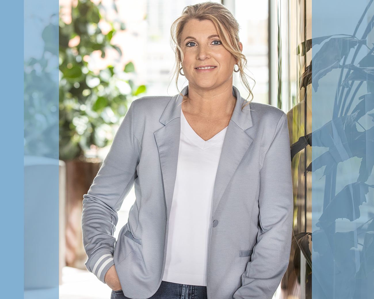 Vrouw staat zelfverzekerd