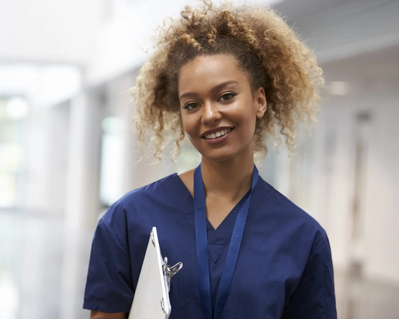 Vrouw in dokterskleding