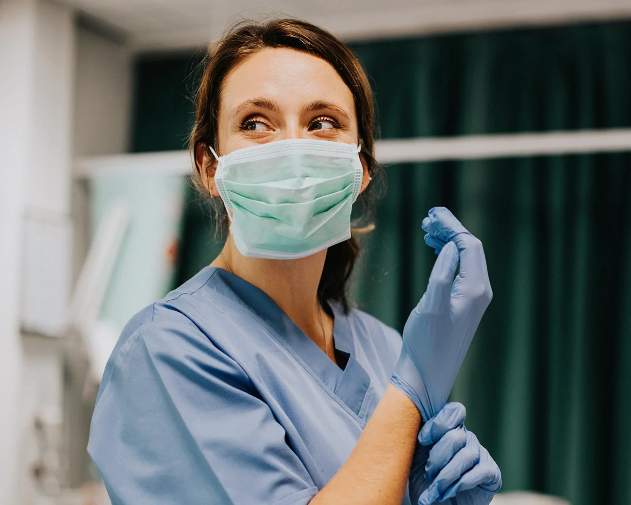 Verpleegster in ziekenhuiskleding