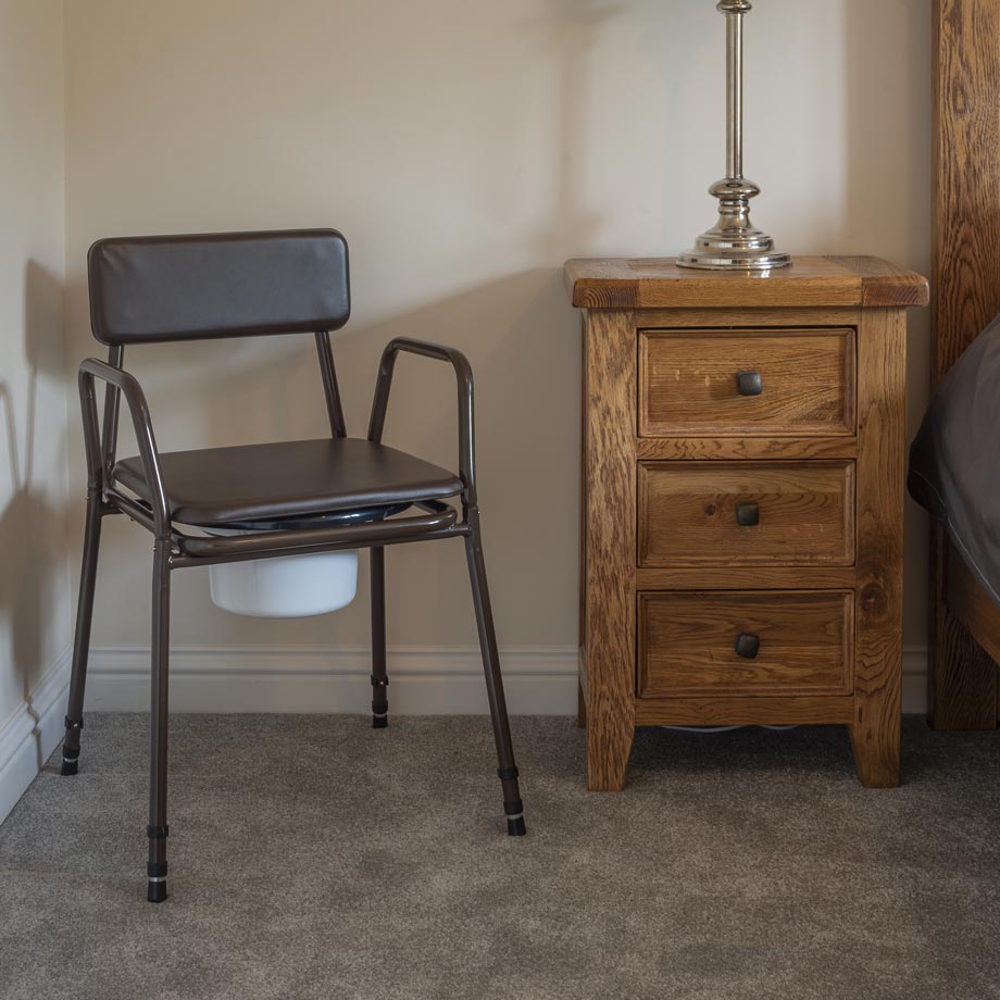 Height adjustable commode chairs