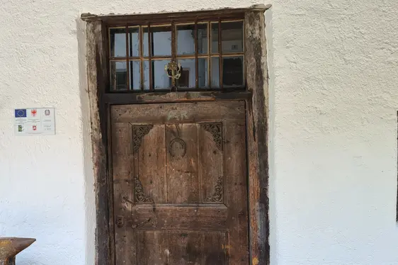 Gemeinde Lüsen - Sanierungsarbeiten an der alten Schmiede