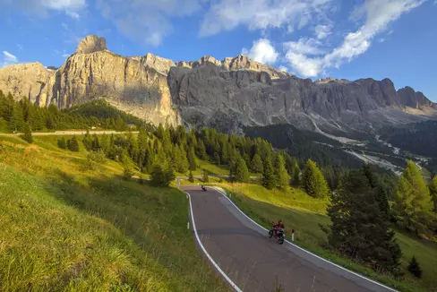 Regelung von Motorsportveranstaltungen auf einigen Straßen und Straßenabschnitten in Südtirol