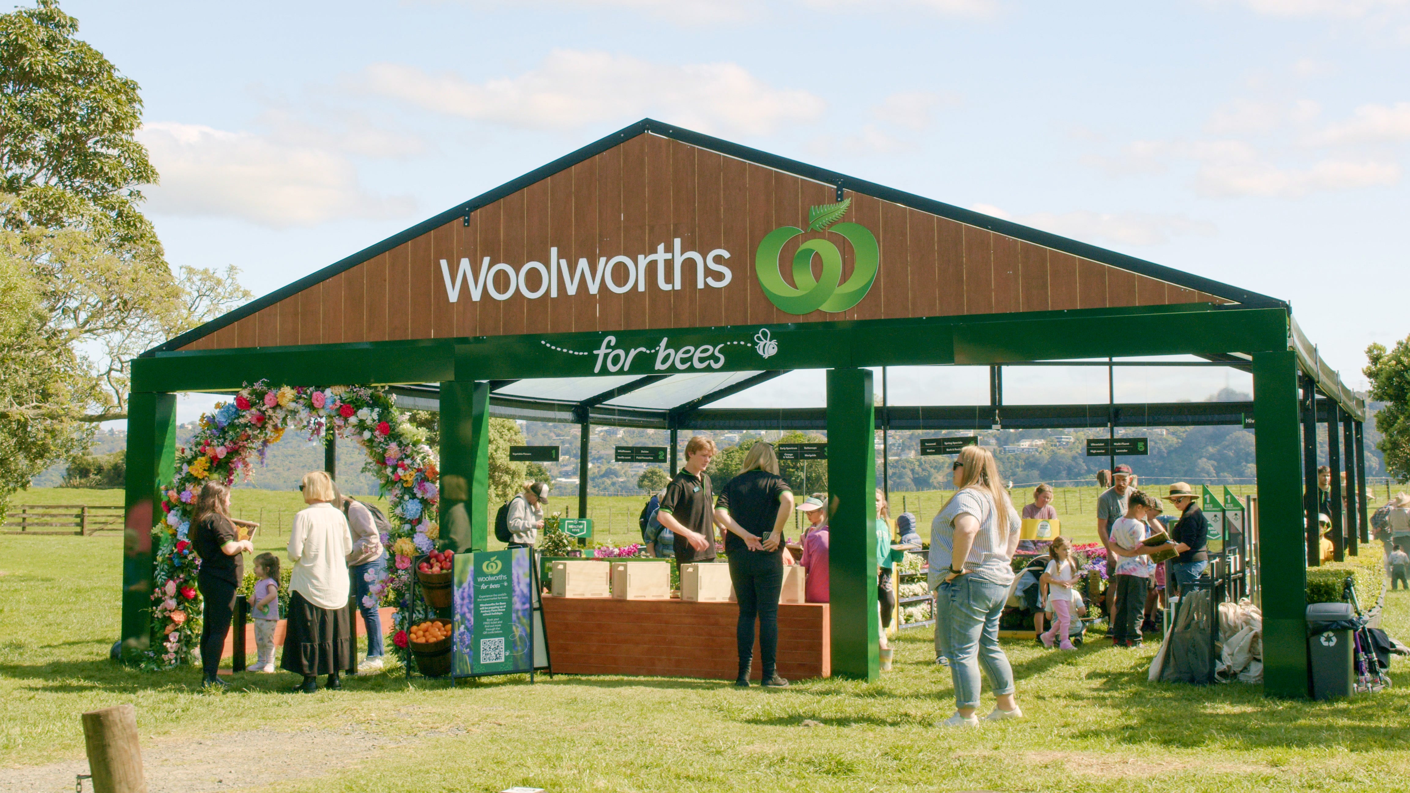 A real-life supermarket for bees