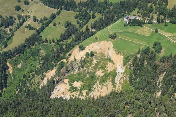 Frana di scivolamento rotazionale a valle del maso Thaler a Plata, comune di Perca, 2022