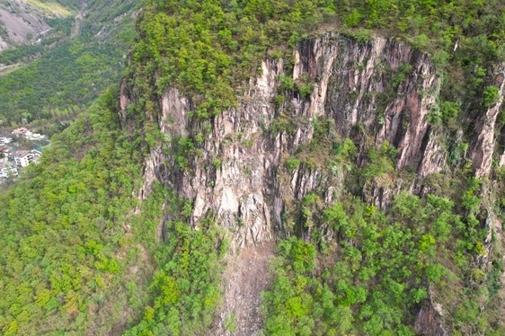 Crollo in roccia a monte delle strada di accesso al cantiere della circonvallazione di Bronzolo, Comune di Bronzolo, 2025