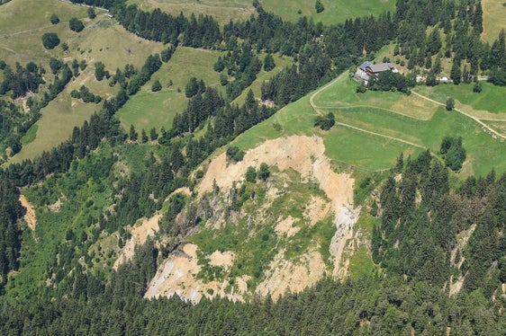 Rotationsrutschung unterhalb des Thalerhofes in Platten, Gemeinde Percha, 2022
