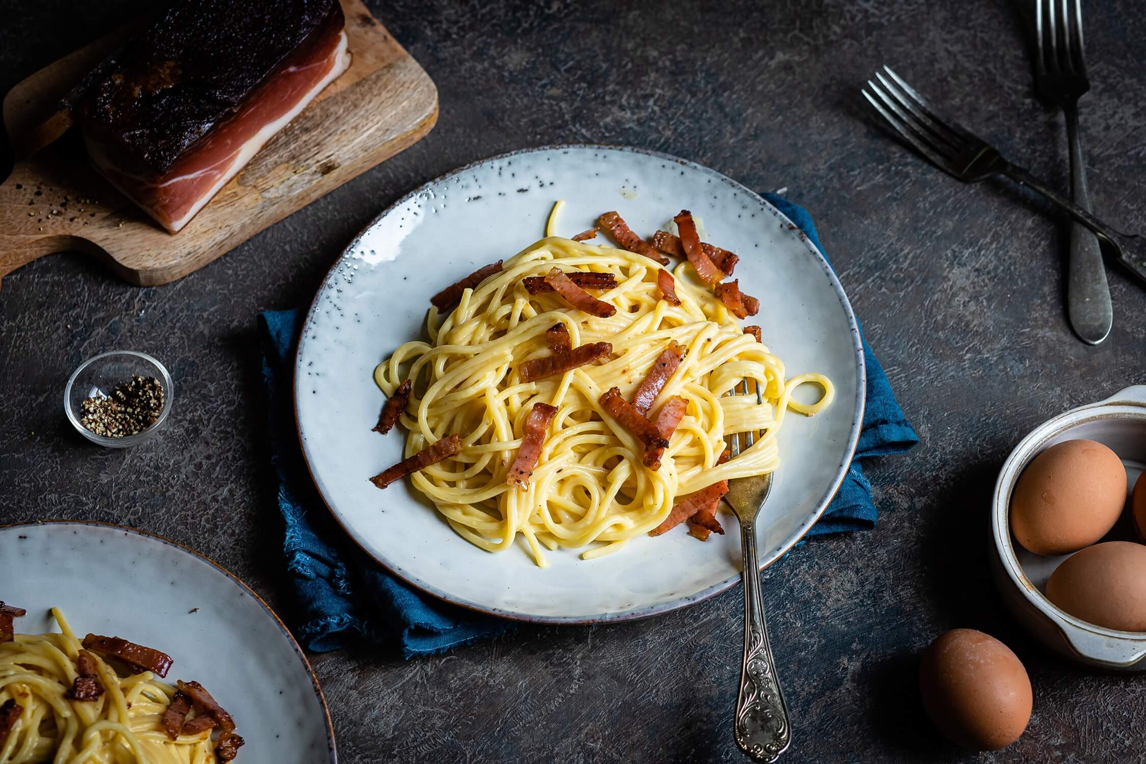 Spaghetti Carbonara mit knusprigem Südtiroler Speck g.g.A.