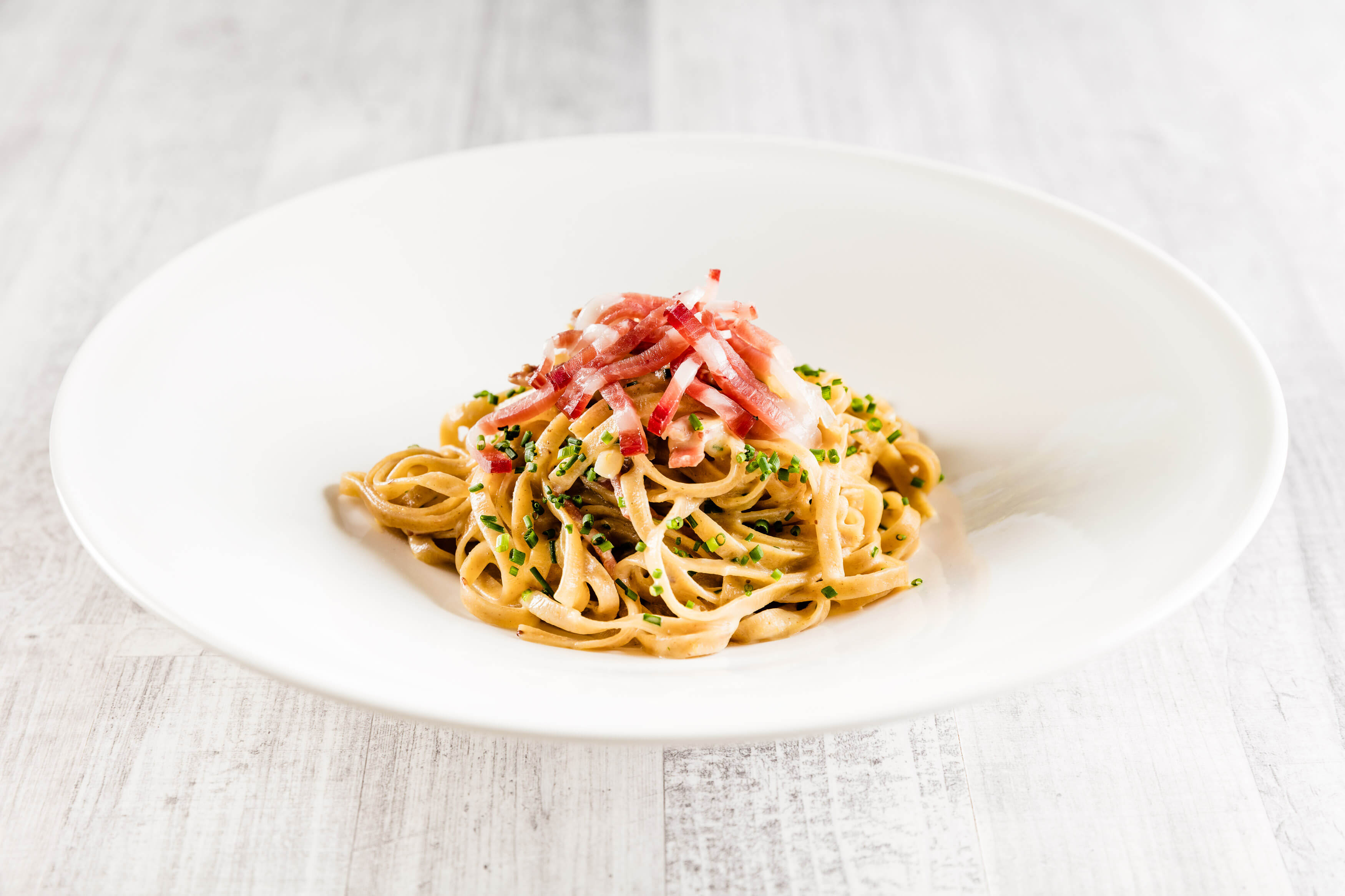 Piatto con Tagliatelle con Speck originale dell'Alto Adige IGP
