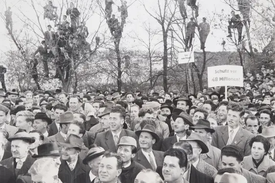 Collezione OBERLEITER HELENE (058) - Los von Trient: manifestazione a Castel Firmiano