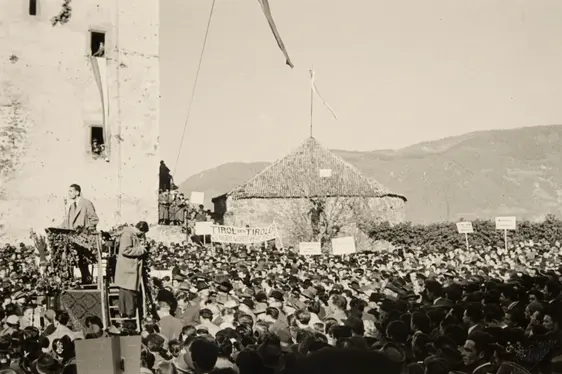 COLLEZIONE MAGNAGO SILVIUS (048) - Silvius Magnago durante la manifestazione a Castel Firmiano